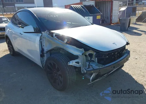 2024 Tesla Model Y Long Range Dual Motor All-Wheel Drive/Rwd from USA, damaged, VIN 7SAYGDED5RF095433